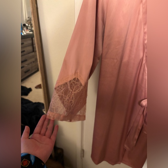 Victoria's Secret Chantilly lace kimono robe - Picture 5 of 10
